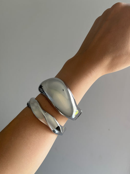 Twist Silver Bangle