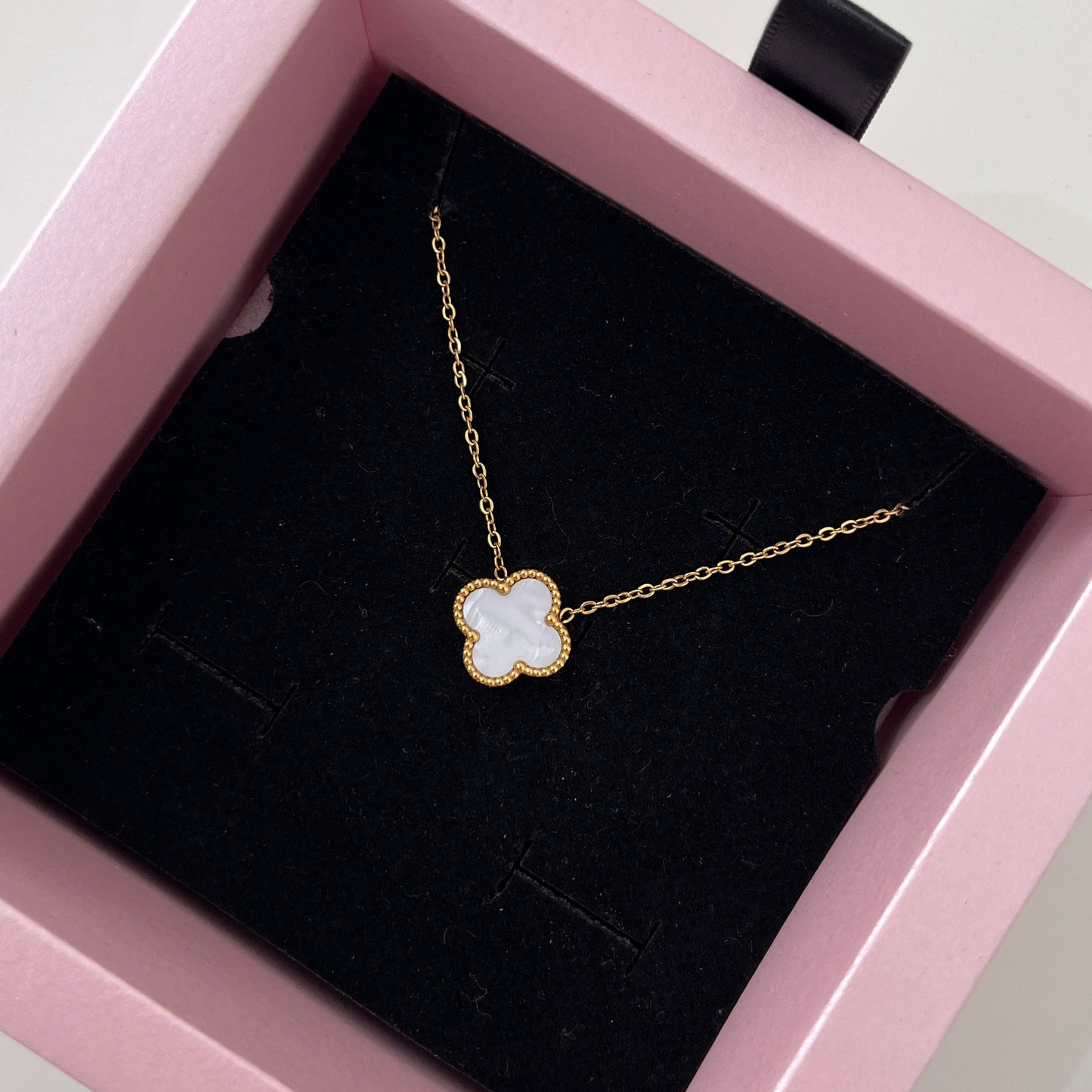Clova necklace