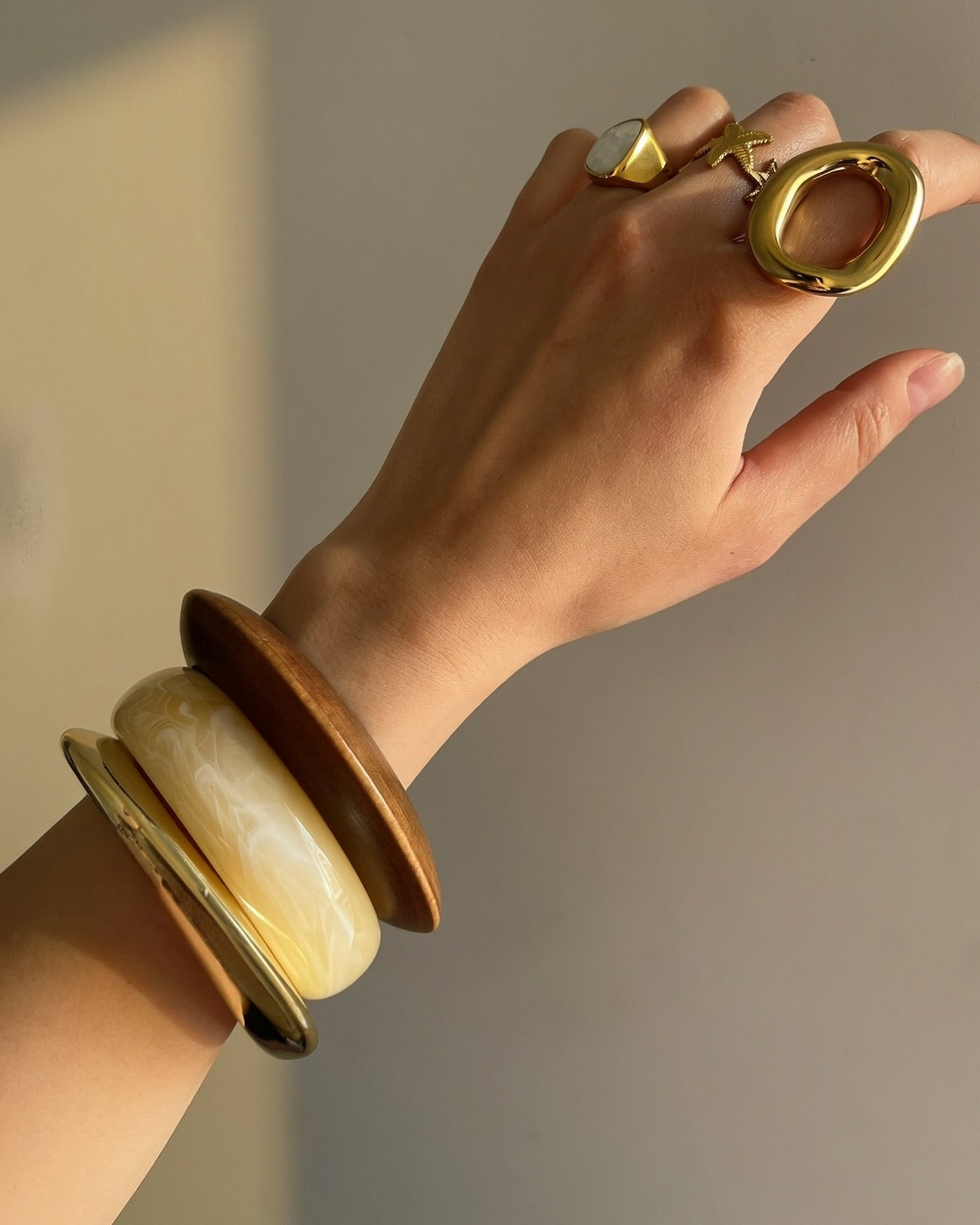 Beige Acrylic Bangle Set