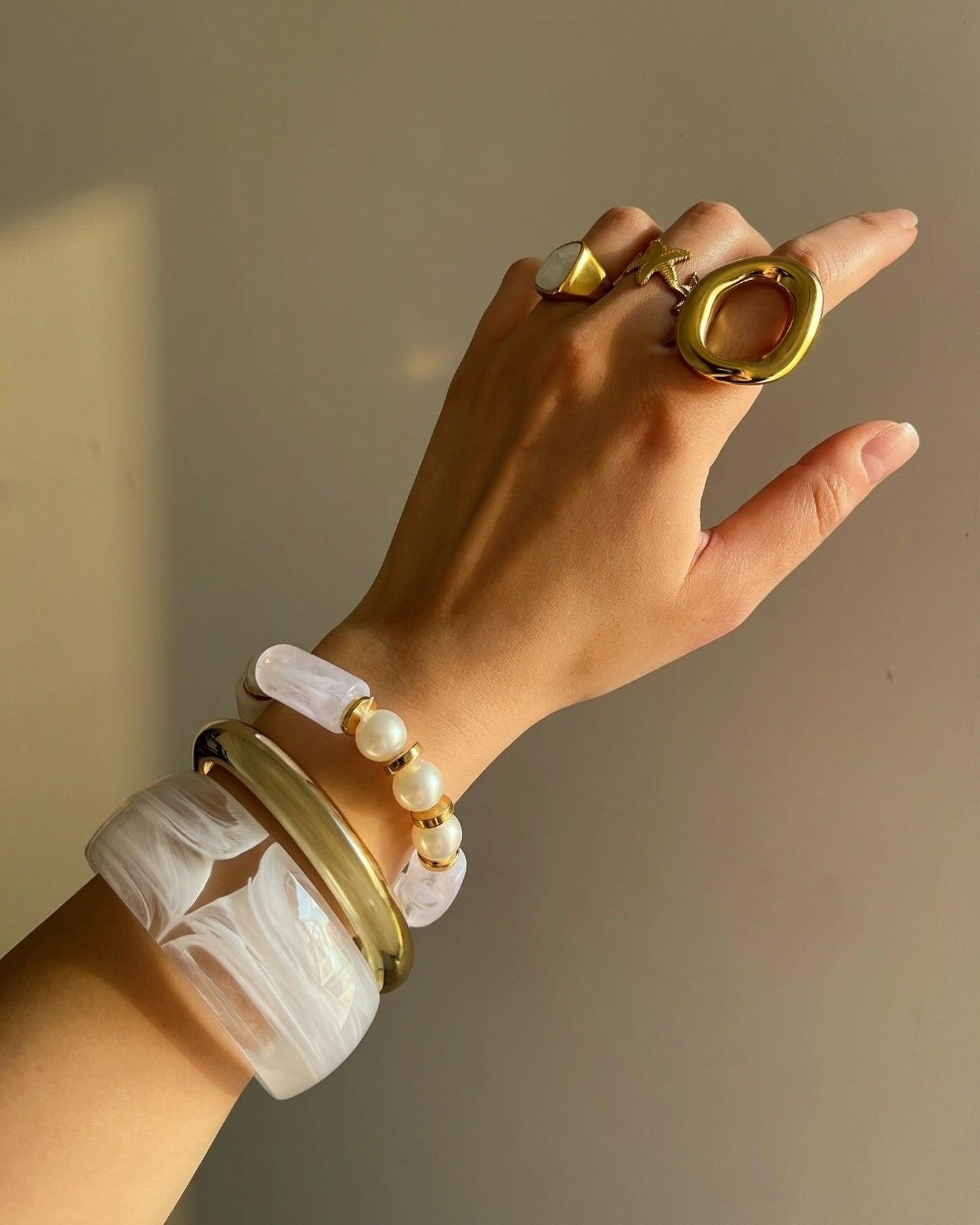 White Acrylic Bangle Set