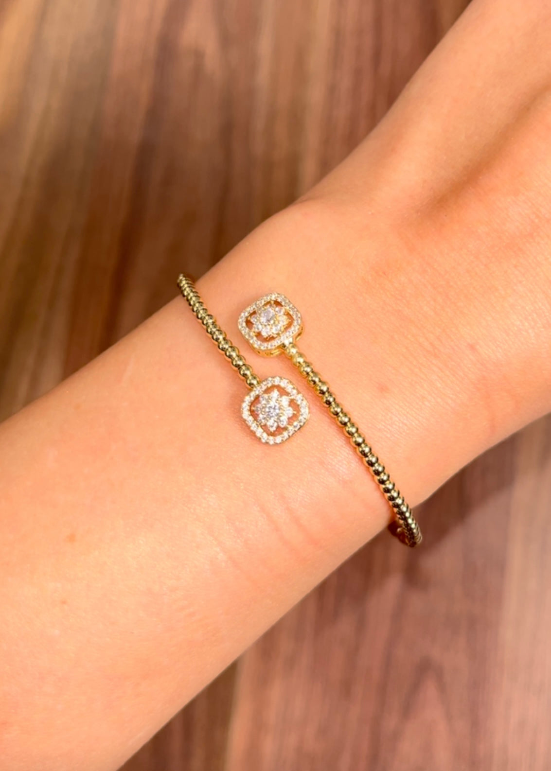 Florie Gold Bangle